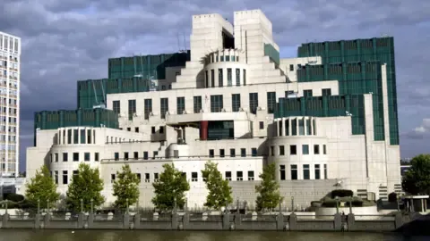 MI6 Launches Encrypted Gateway to Attract Agents in the Russian Federation